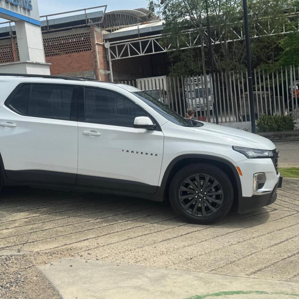 NEW TRAVERSE 3,6 RS AT AWD BLANCO NIEBLA 2023 LOZ782_1