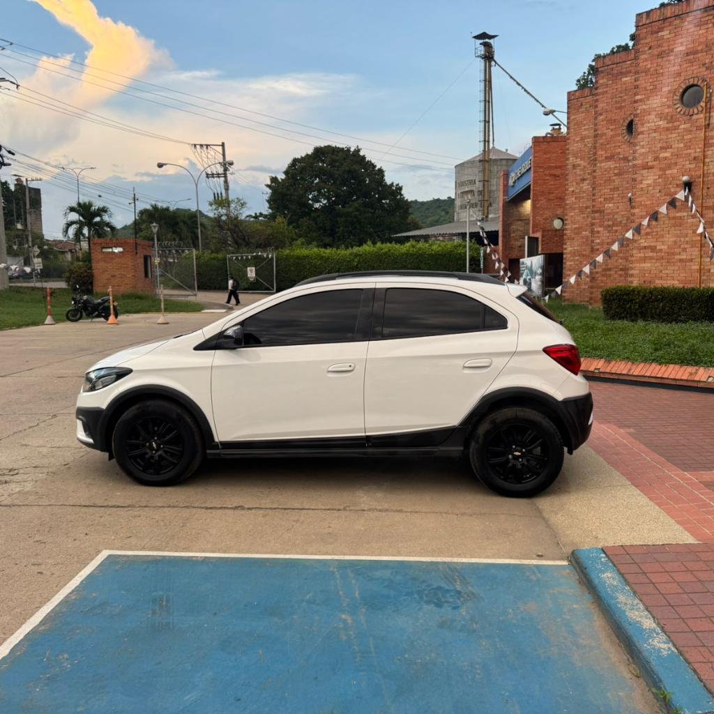 ONIX 1.4L ACTIV MT MCM 2020 GQX607_4