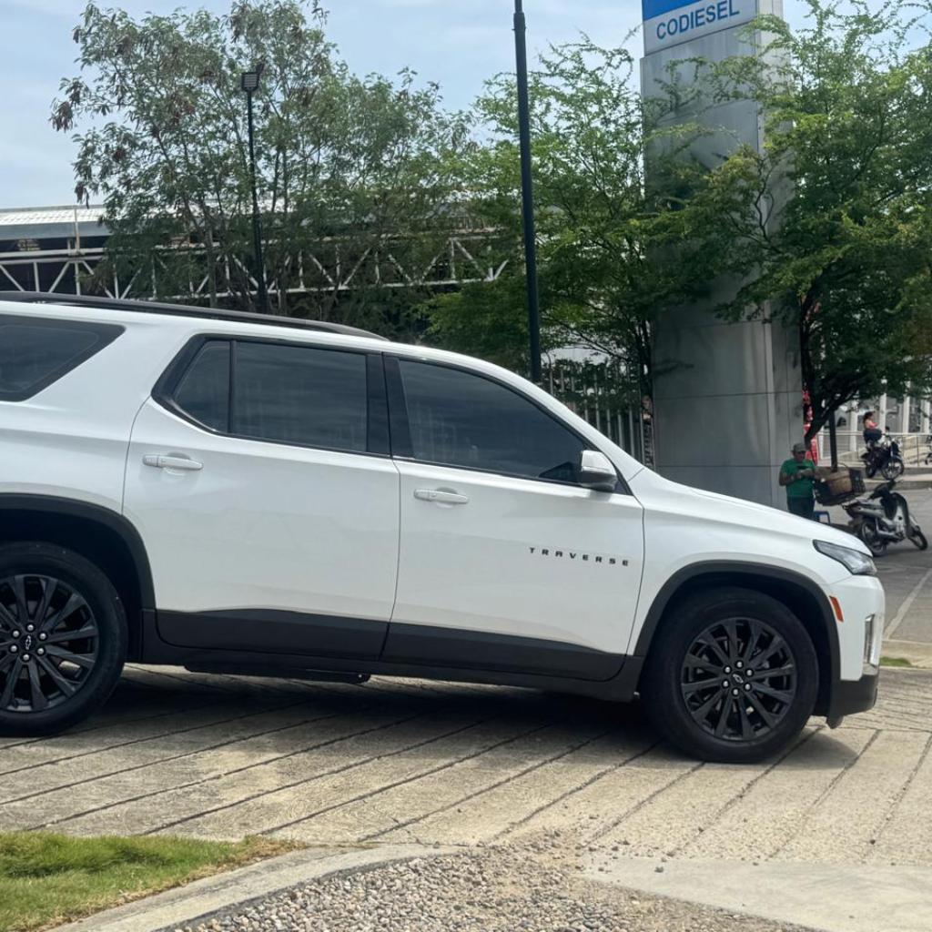 NEW TRAVERSE 3,6 RS AT AWD BLANCO NIEBLA 2023 LOZ782_8