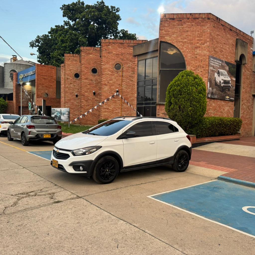 ONIX 1.4L ACTIV MT MCM 2020 GQX607_3