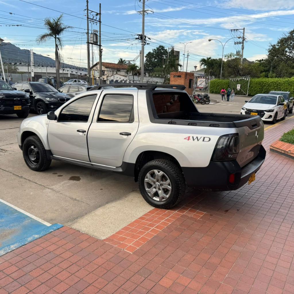 DUSTER OROCH ZEN MT 1300CC T 4X4 2023 LZW873_5