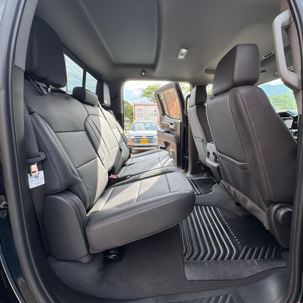 SILVERADO Z71 AT NEGRO  2024 LHK683 _13