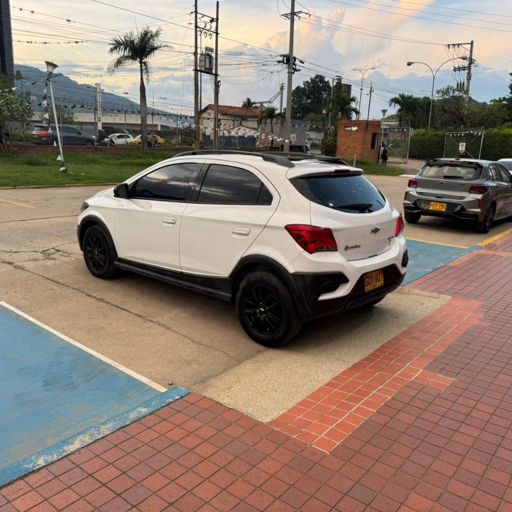 ONIX 1.4L ACTIV MT MCM 2020 GQX607_5