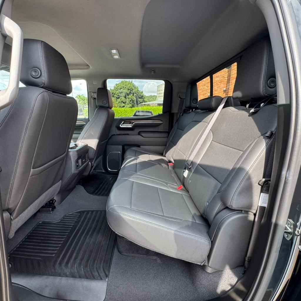 SILVERADO Z71 AT NEGRO  2024 LHK683 _12