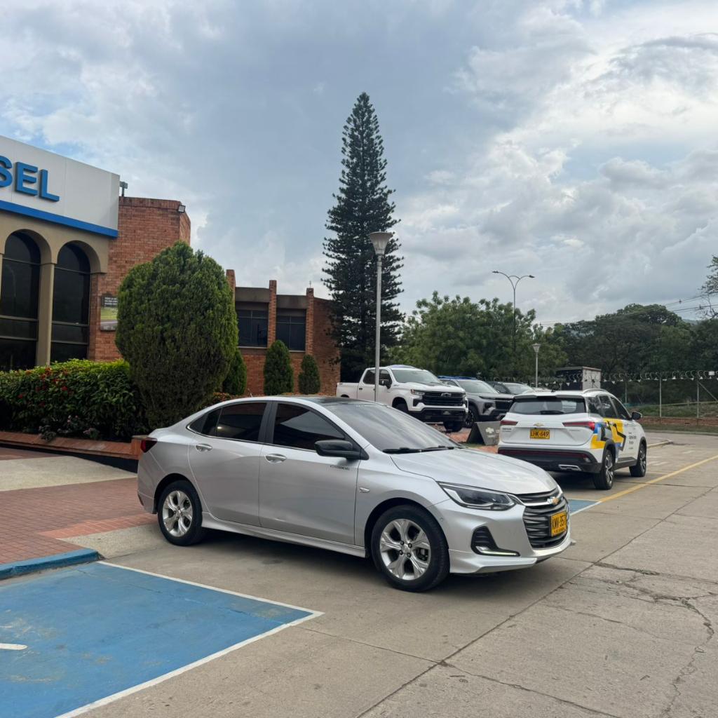 ONIX PREMIER TURBO AC 1.0 4P 4X2 TA 2021 KMV357 - Concesionario Chevrolet Codiesel