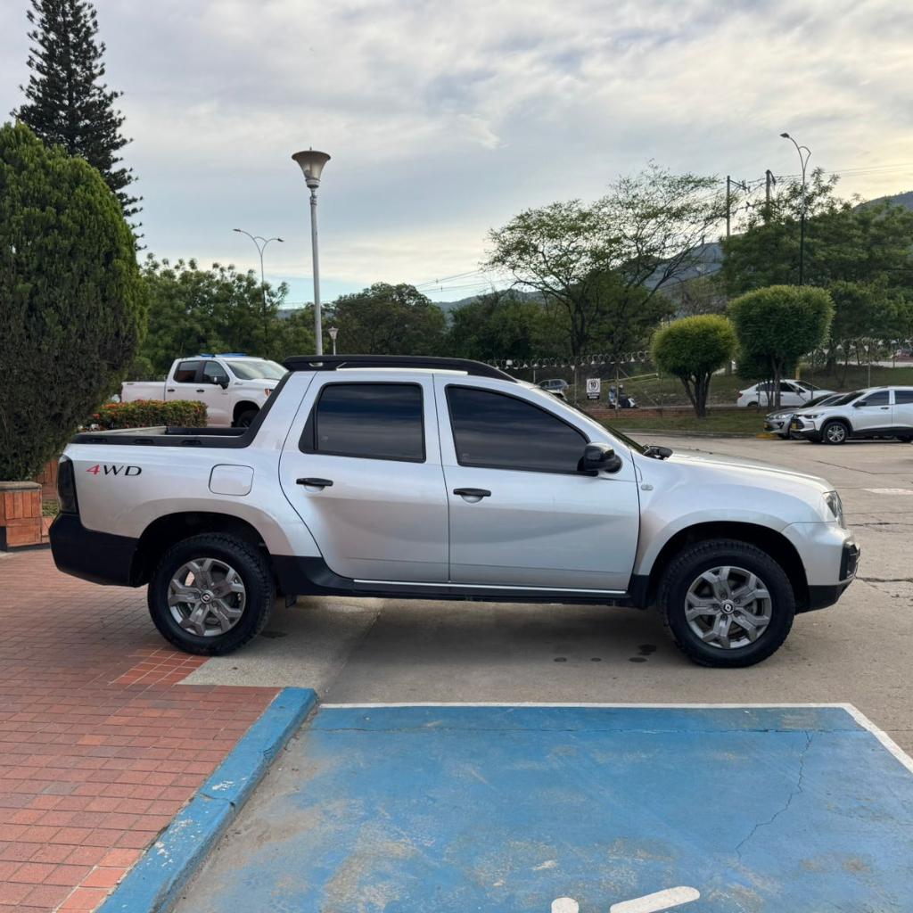 DUSTER OROCH ZEN MT 1300CC T 4X4 2023 LZW873_8