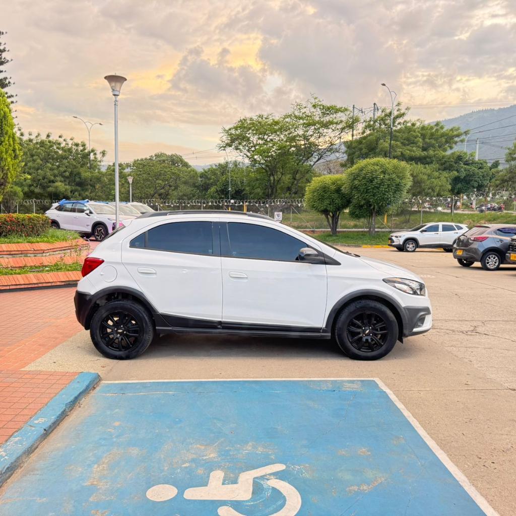 ONIX 1.4L ACTIV MT MCM 2020 GQX607_8