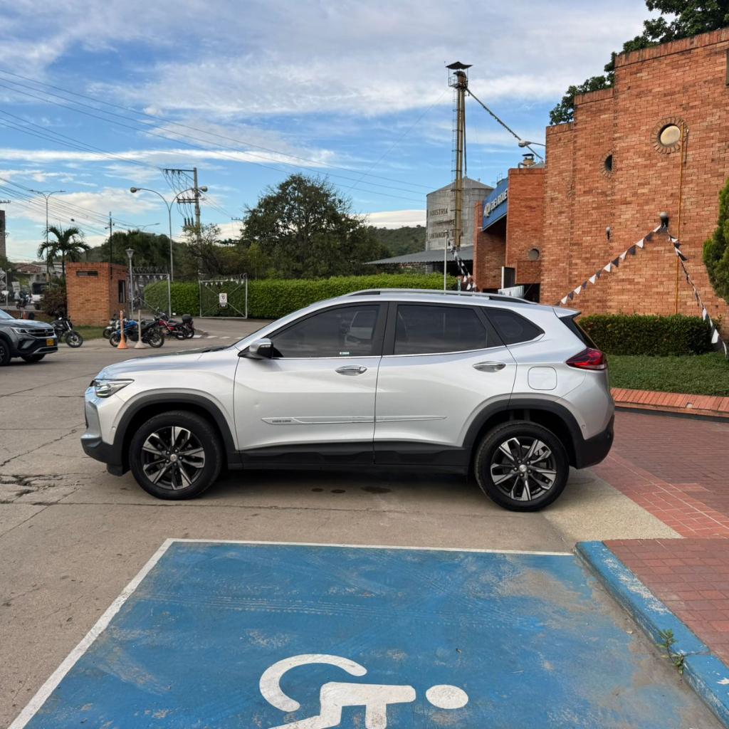 TRACKER TURBO 1.2 PREMIER AT 2021 GYW343_4